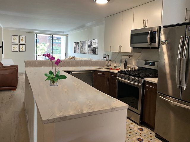 1st image of 100 W 94th St APT 8A
