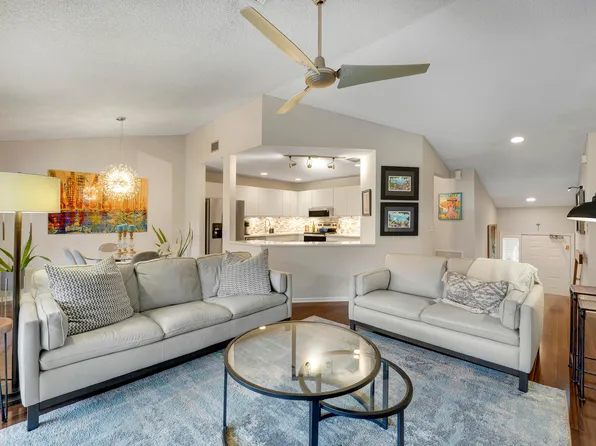 13 LEXINGTON Lane E #G, Palm Beach Gardens, FL 33418