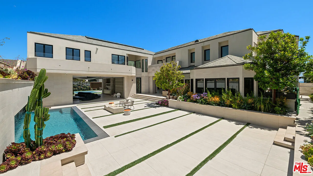 8 bed, 10.0 bath, 7600 sqft, $195,000 — Photo 4