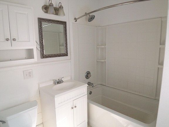 5th image of 705 E 5th St APT 3