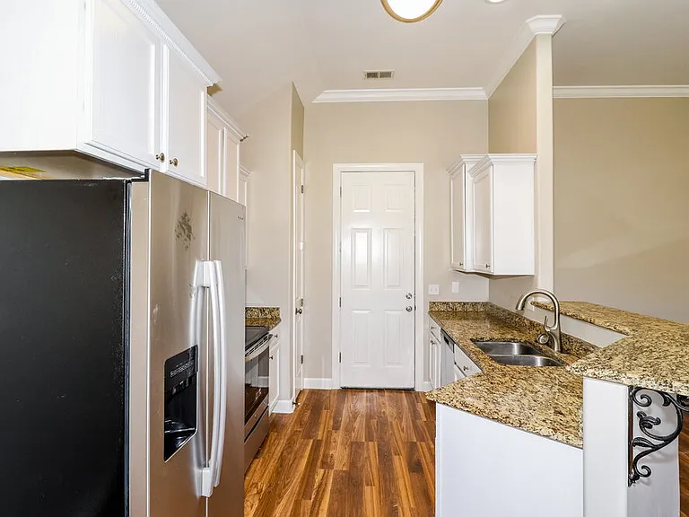 1386 Sawmill Creek Ln — Photo 7