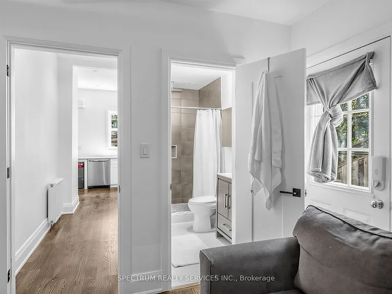 29 Raglan Ave — Photo 14