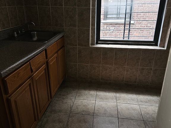 3rd image of 1152-1156 Colgate Ave #2B