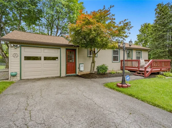 4621 Tucker Rd, Syracuse, NY 13215