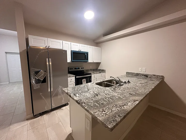 1415 NE 8th Pl — Photo 4