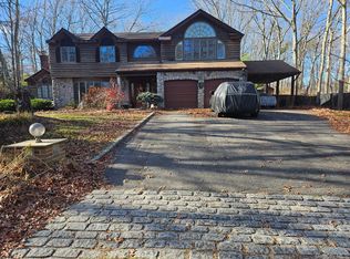 35 Hastings Drive, Ridge, NY 11961