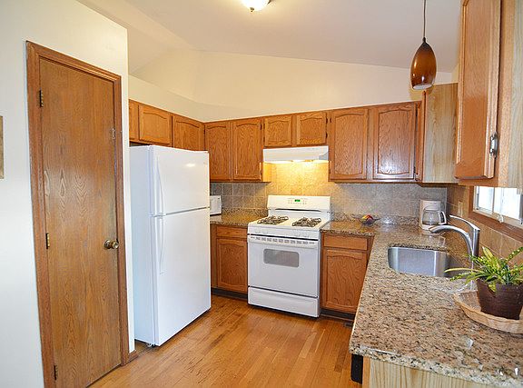 4th image of 919 Hartwood Dr