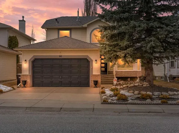 90 N Riverview Cir SE, Calgary, AB T2C 4K1