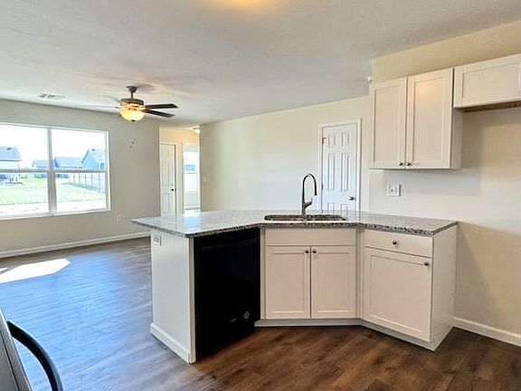 4th image of 1128 Harbor Dr