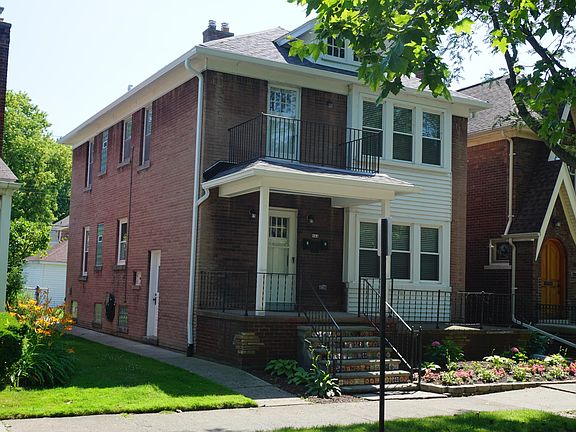 Front view showing walkway to backyard