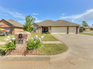 1209 W Griggs Way, Mustang, OK 73064