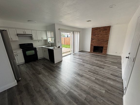 2nd image of 2126 Fairway Glen Dr
