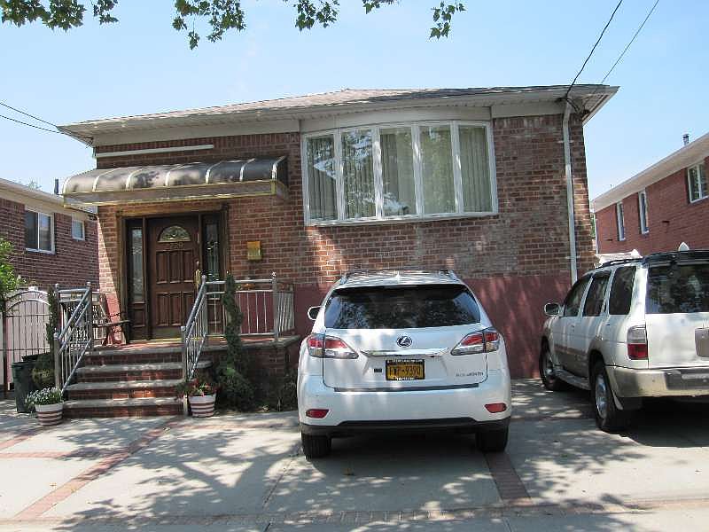 2nd image of 2229 E 59th Pl