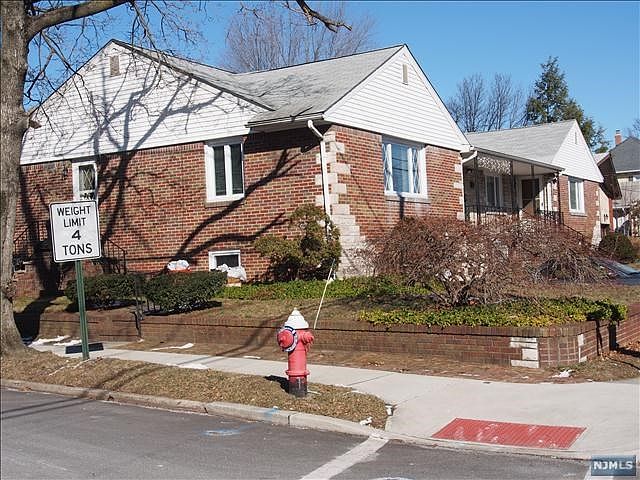 2nd image of 427 Poplar Ave