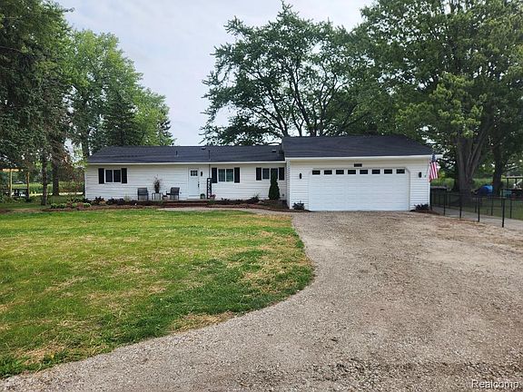 3rd image of 32563 Sutton Rd