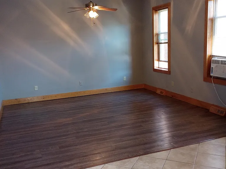 473 1/2 Locust St — Photo 3