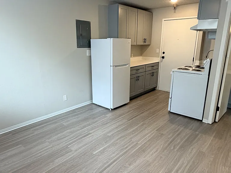 Badger & Blue Lake Apartments — Photo 40