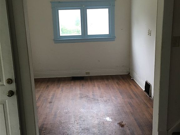 3rd image of 1102 N Olive St