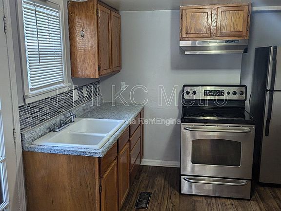 4th image of 724 S Grand Ave
