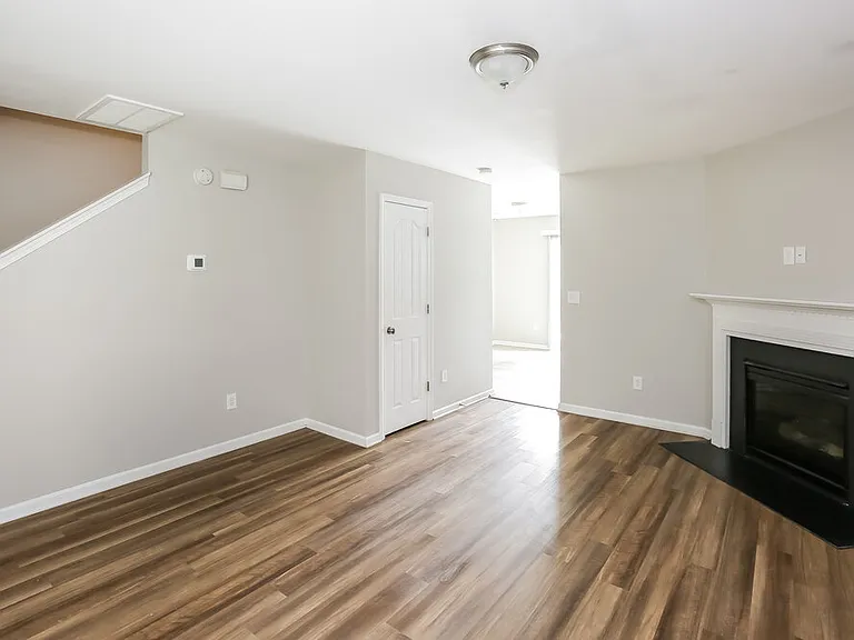 3832 Glory St — Photo 6