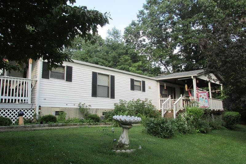 1st image of 90 Cranberry Ln