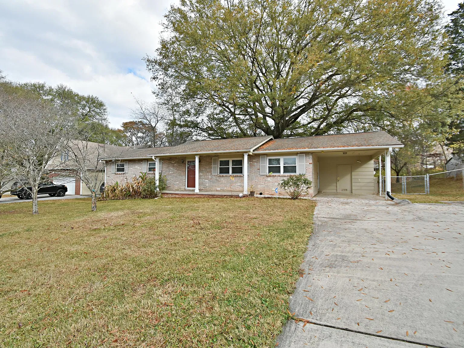 10920 Thornton Dr — Photo 2