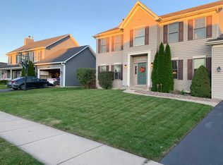 1492 Walsh Dr, Yorkville, IL 60560