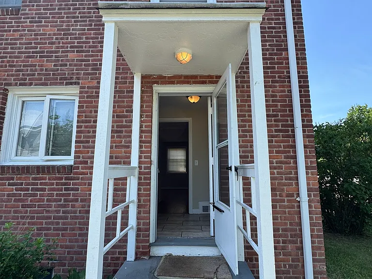 1164 Whitney Ave #J — Photo 11