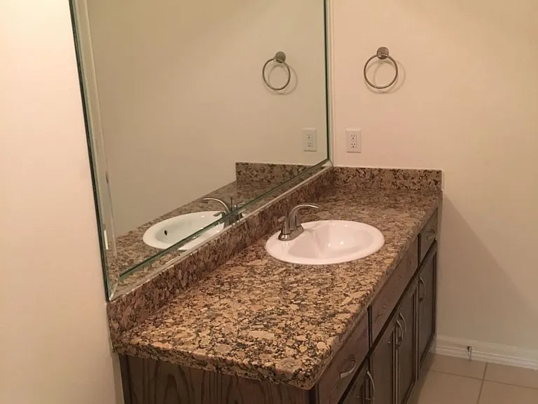 Granite Counter top with Elegant Mirror