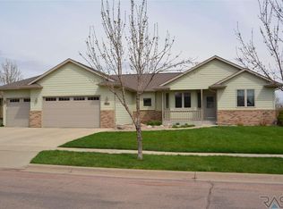 8204 S Copper Ridge Rd, Sioux Falls, SD 57108