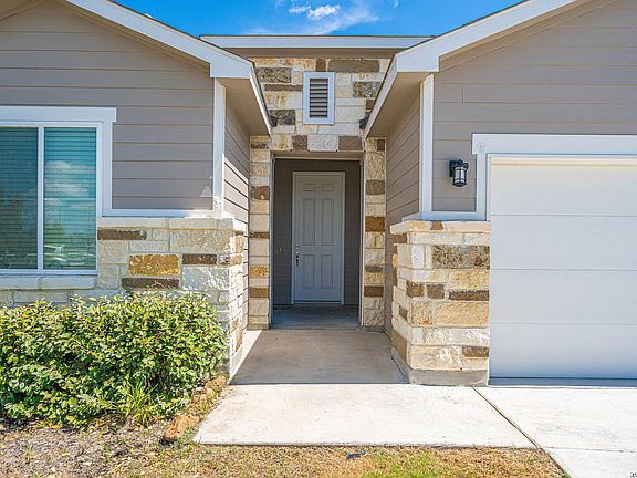 4th image of 632 Candace Ct