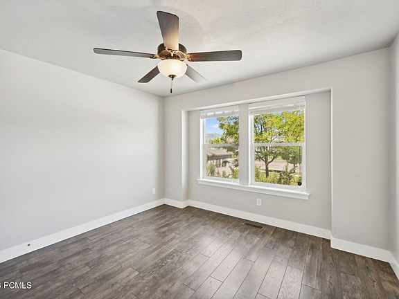 5th image of 542 E Old Mill Dr
