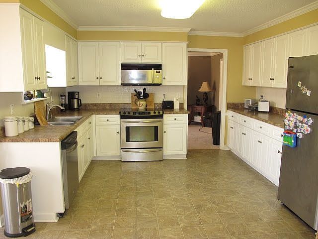 1st image of 4111 Fox Brush Dr