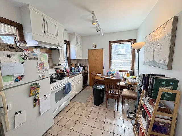 24 Brook St #1 — Photo 5