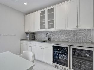 3881 NE 16th Ave, Oakland Park, FL 33334