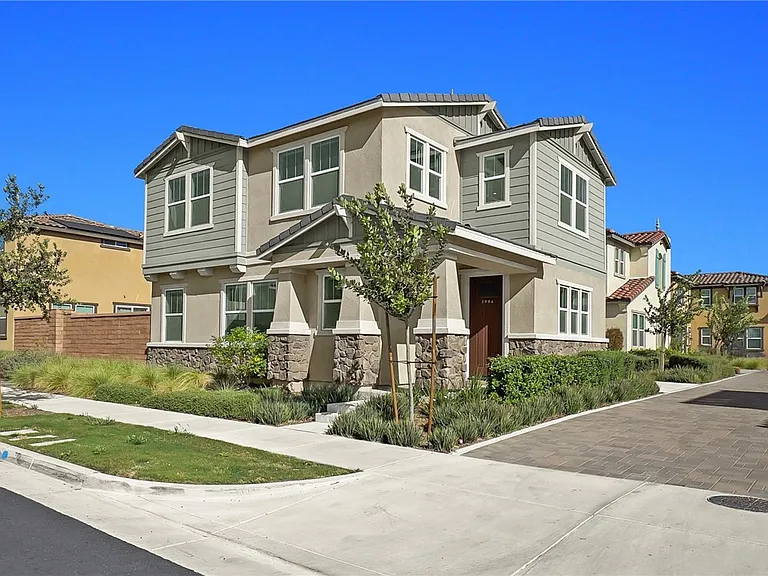 3994 E Catalina St — Photo 2