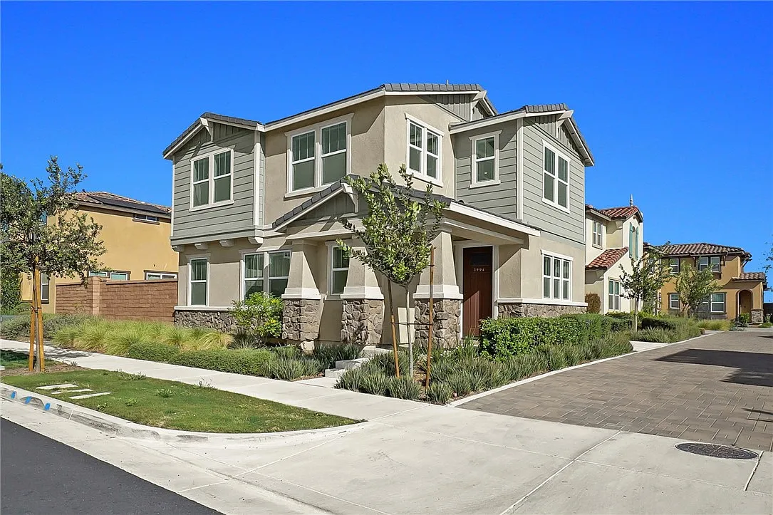 Building Photo - 3994 E Catalina St