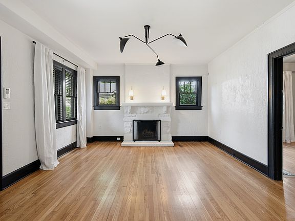 5th image of 1043 Sharpe Ave
