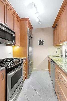 3rd image of 225 W 83rd St APT 8J