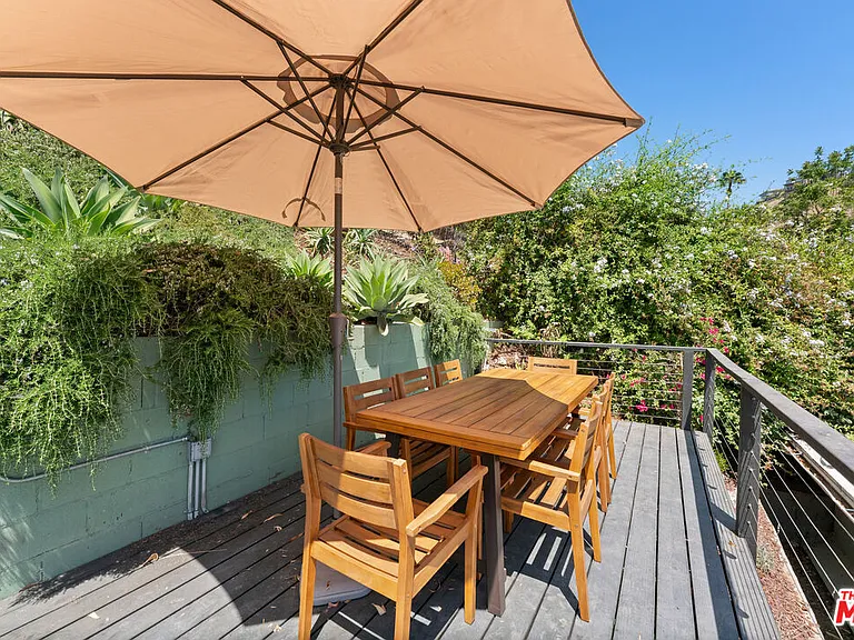 422 James St — Photo 18