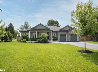 203 Montgomery Dr, Barrie, ON L4N4G9