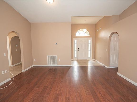 3rd image of 439 Fairfield Dr