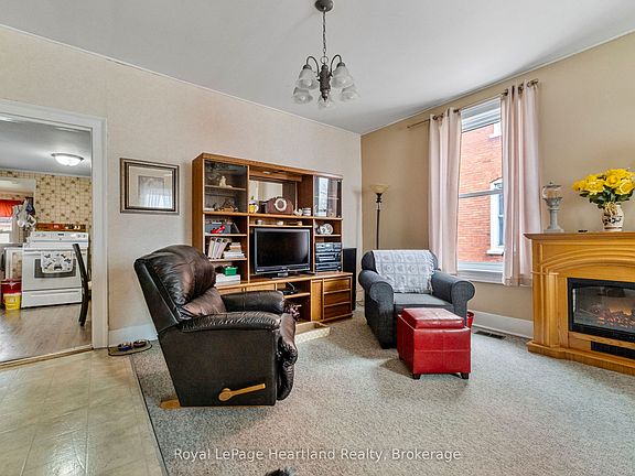 5th image of 185 Saint David St