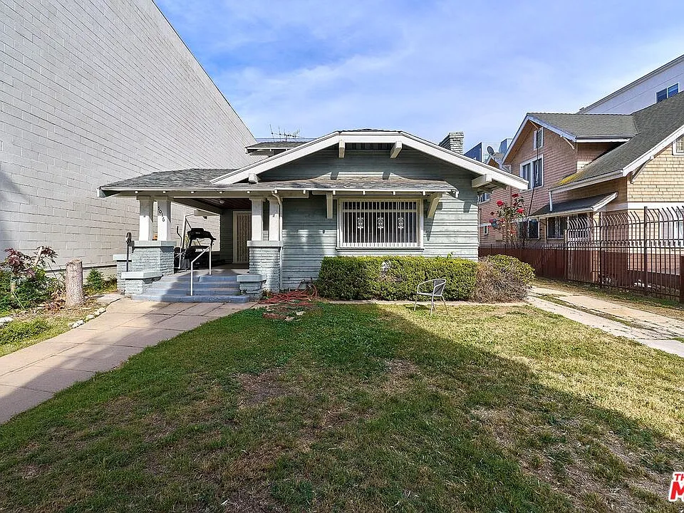 1016 S Oxford Ave