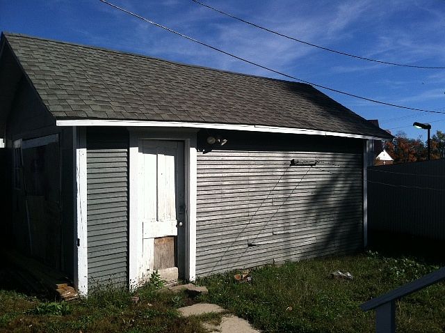 2nd image of 812 Haliburton St