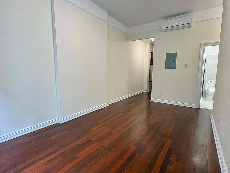 115 W 57th St #3F
