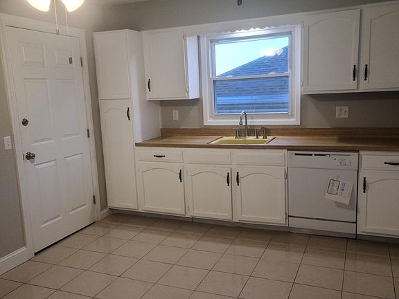 2nd image of 252 Crystal St #2