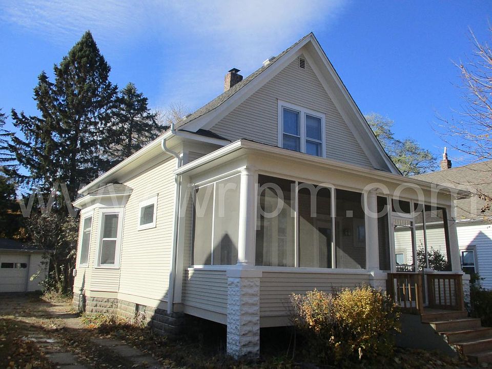 1st image of 1067 Como Pl