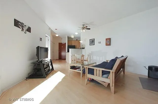 600 N Kingsbury St #1714 — Photo 3