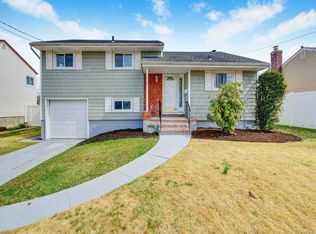 33 Jomarr Ct #33, Massapequa, NY 11758